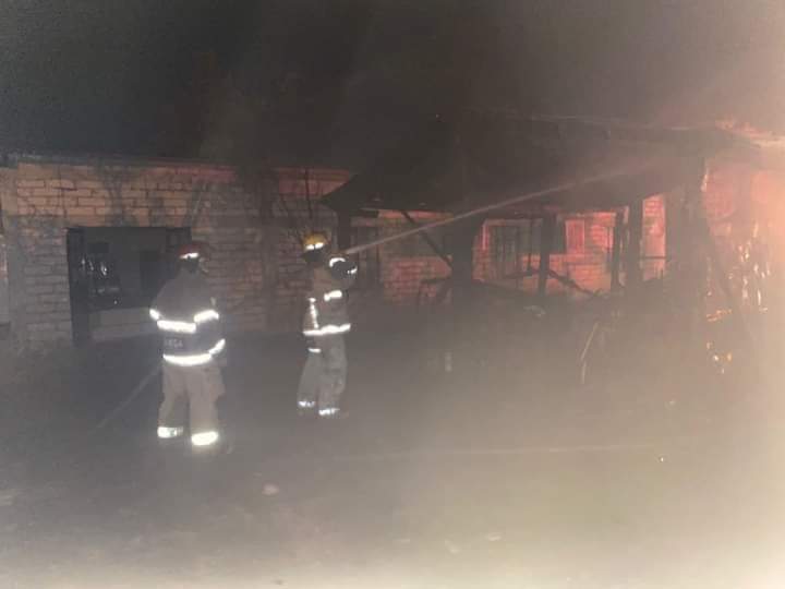 Para robar iglesia provocan incendio