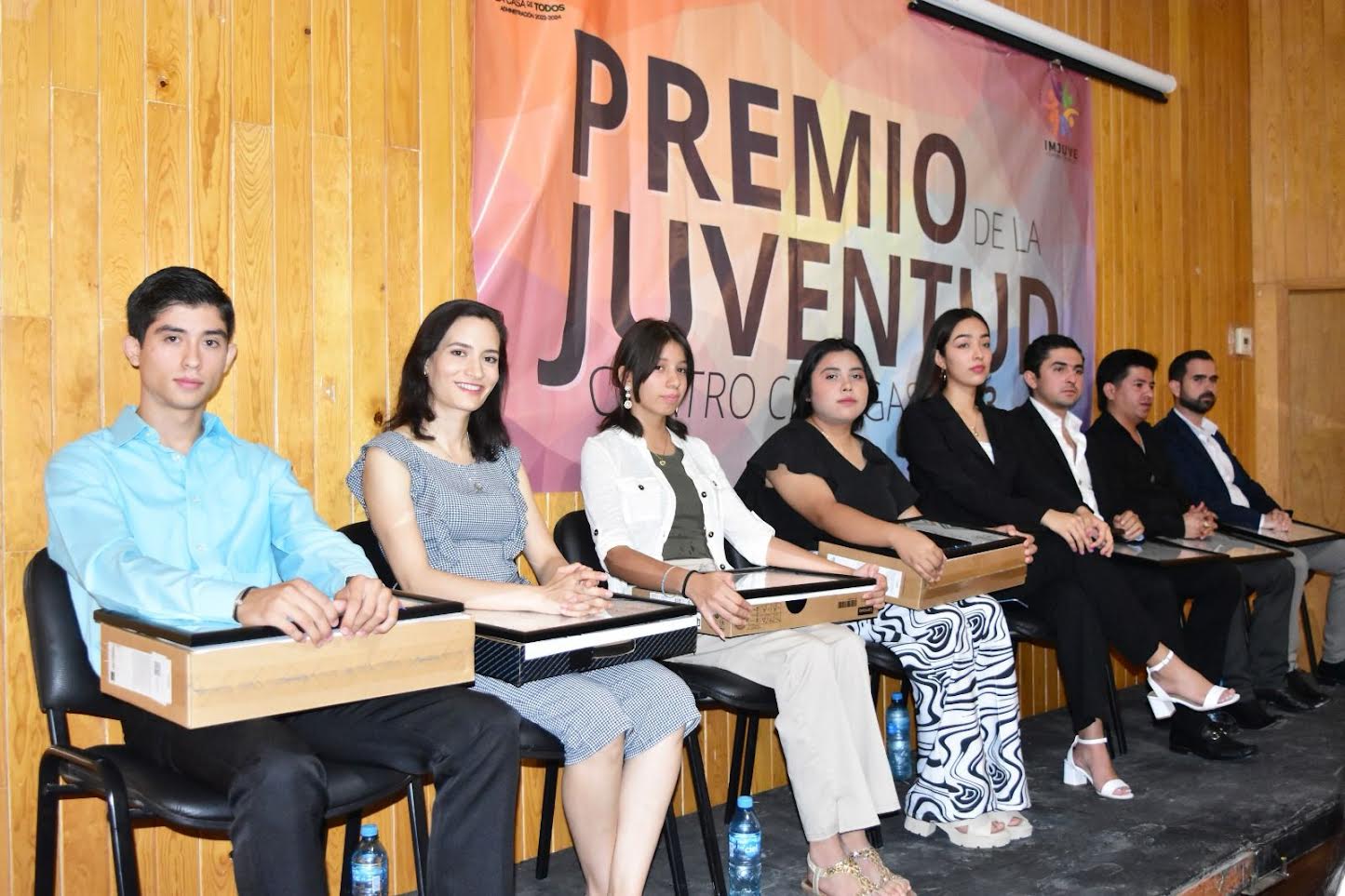 Premia Ciénegas a jóvenes destacados