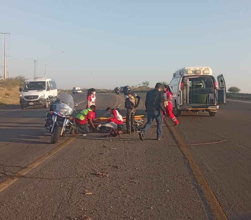 Derrapa motociclista y se encuentra grave