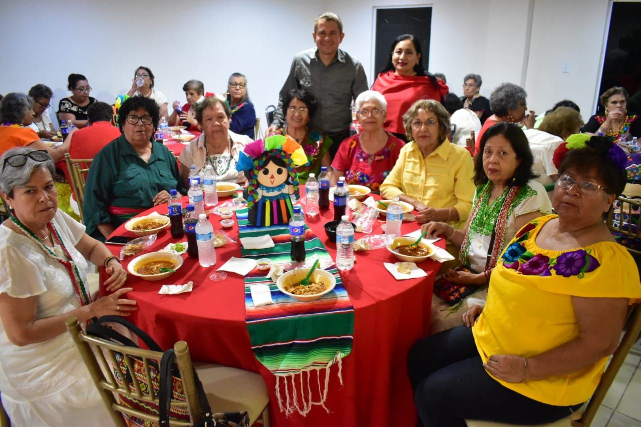 Disfrutan noche mexicana en DIF San Buenaventura