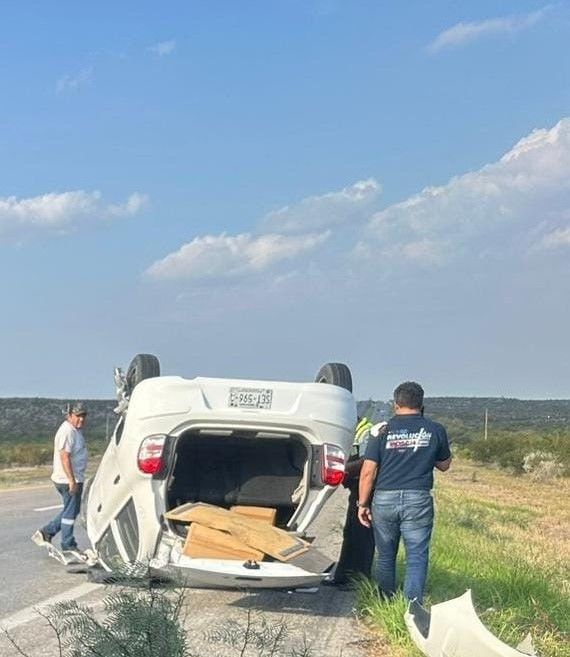 Vuelca compacto en la carretera 57