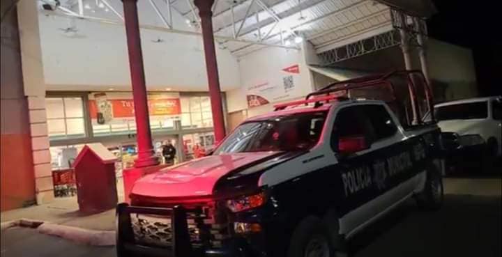Acuchilla ladrón a guardia de tienda