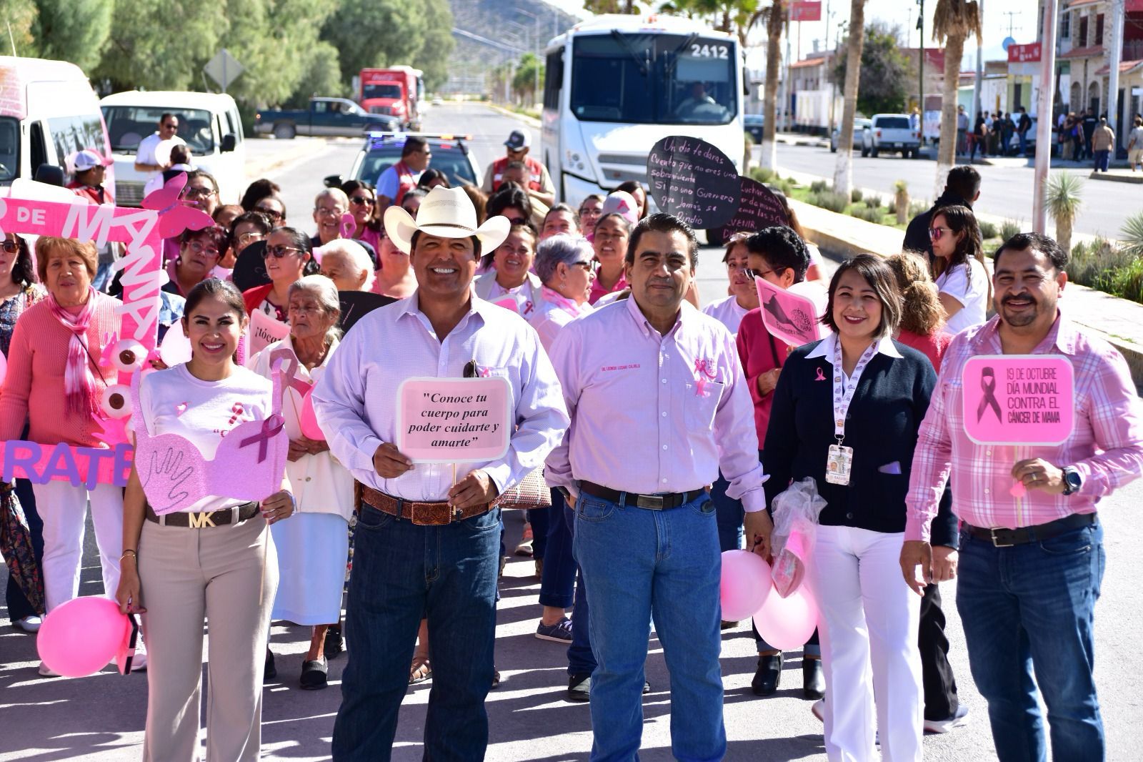 Marchan en 4 Ciénegas contra Cáncer de Mama