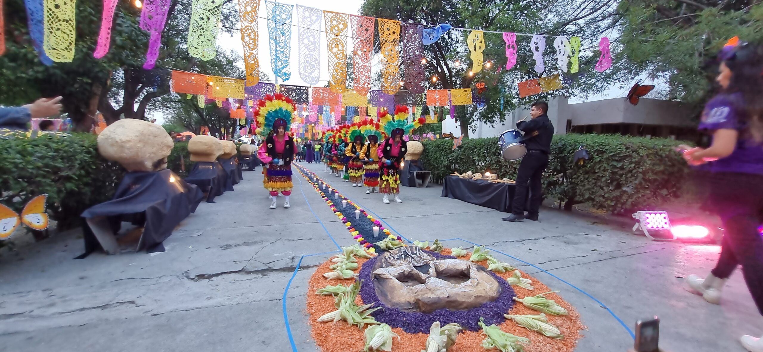 Preservan universitarios tradiciones con Tercer Festival de los Muertos