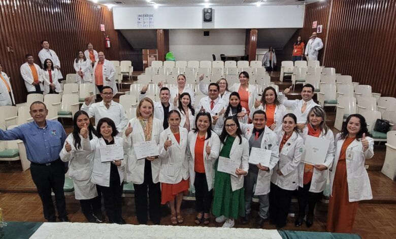 Reconocen a médicos por atención de calidad
