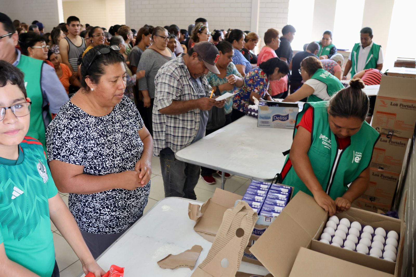 Entregan programa alimenticio en Cloete