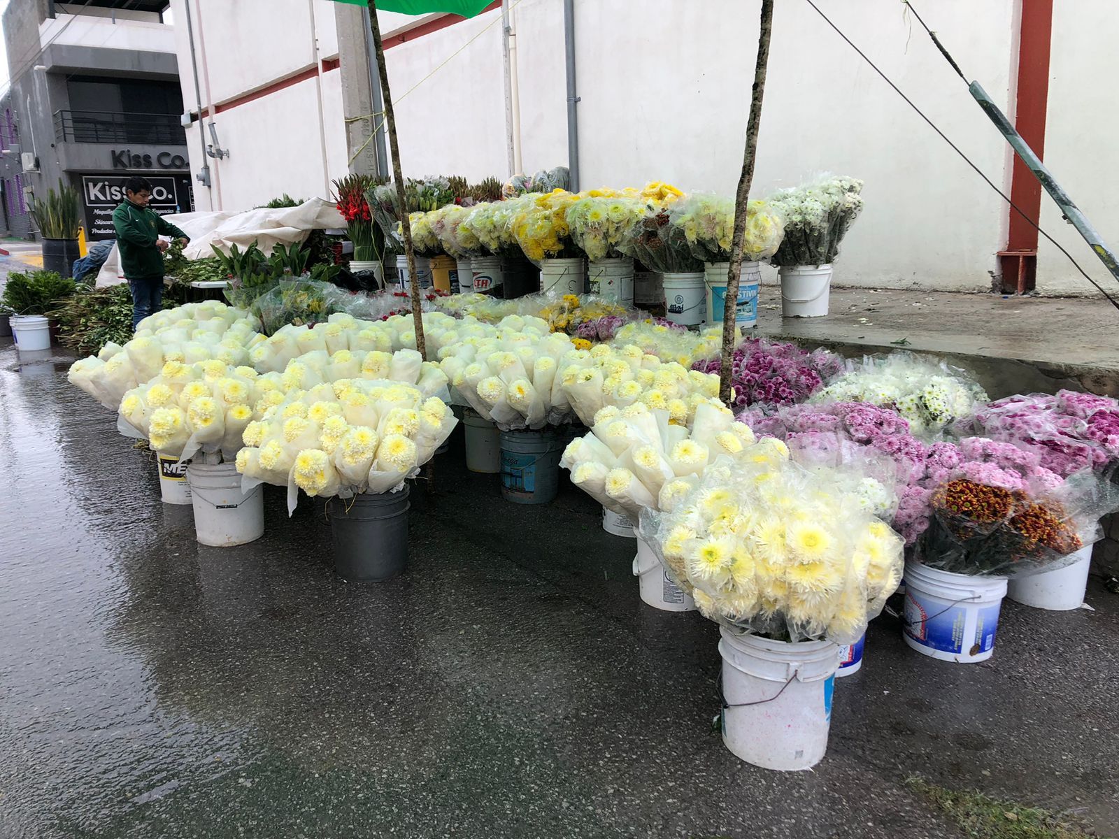 Bajaron los precios de arreglos florales