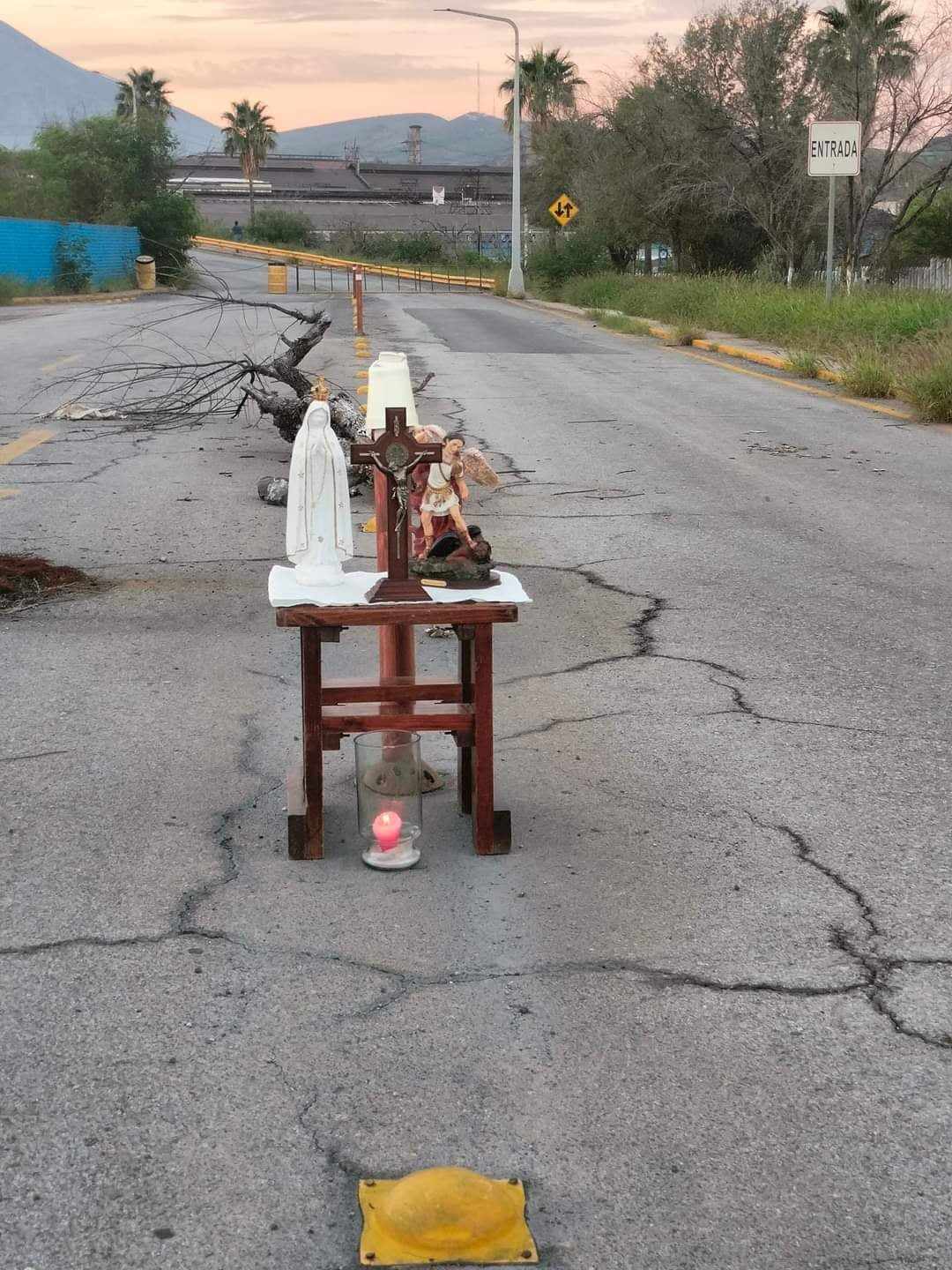 Oran a la virgen por salud de trabajadores de AHMSA