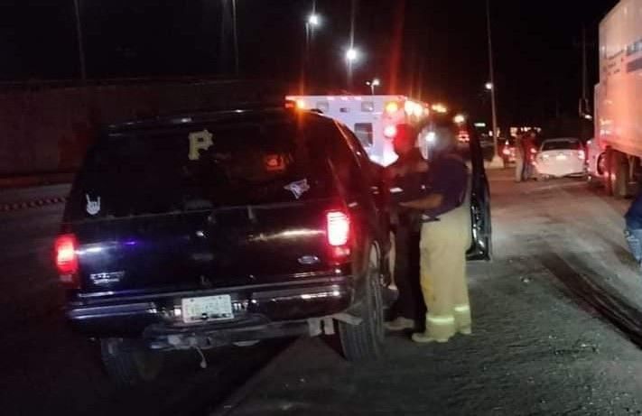 Pierde control de auto y se mete a un domicilio