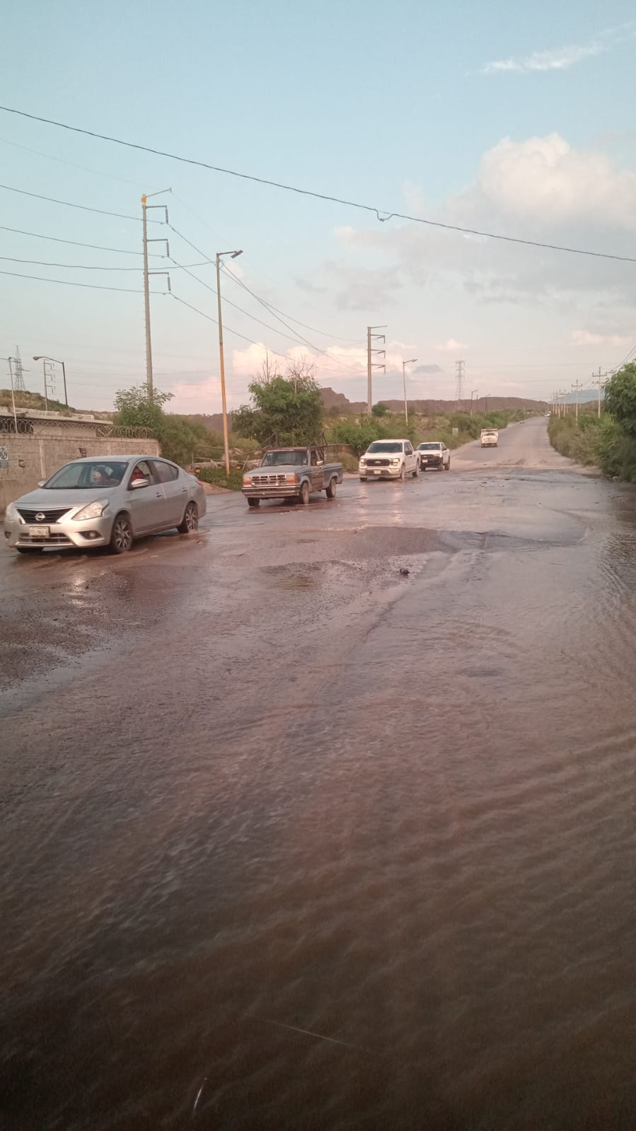 Analizan pavimentación hidráulica en la Puerta 4