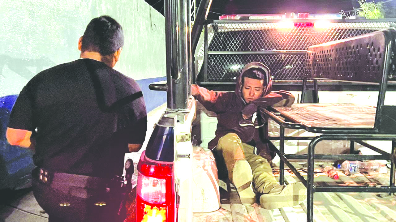 Detienen a sospecho en calles de Miravalle