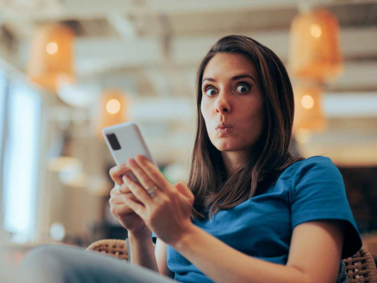 ¿Te pueden despedir de tu trabajo por estar en el celular?