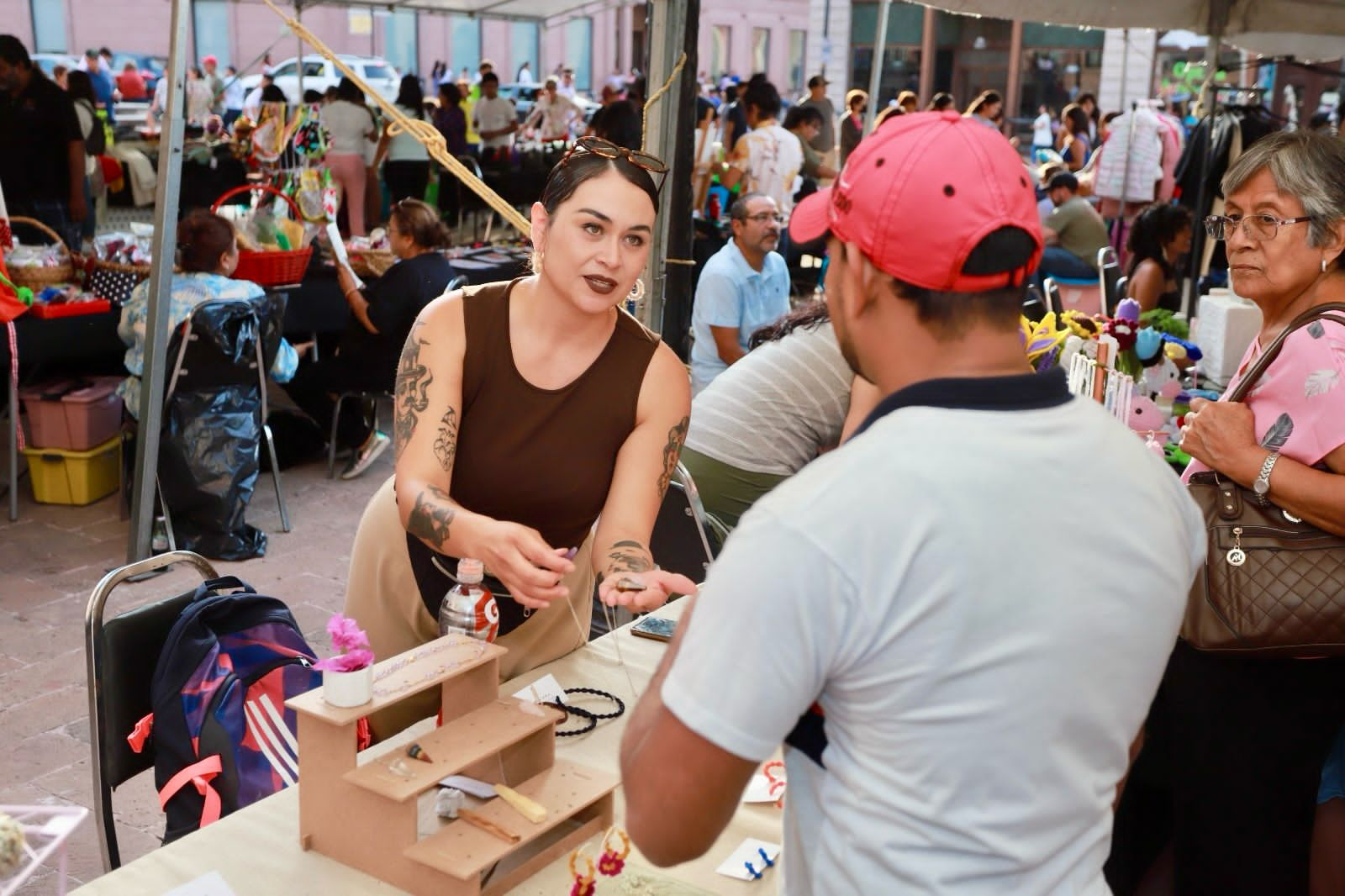 Se desarrolla con éxito el Bazar Mujeres Unidas Arte y Ecología