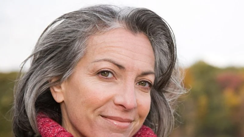 Adiós canas: aprende a preparar un aceite esencial para eliminarlas con solo 3 ingredientes