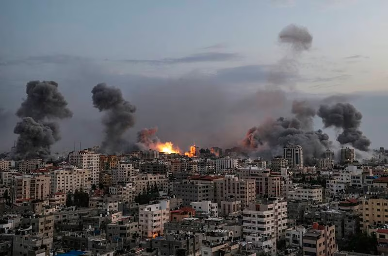 Israel mata a ministro de Economía y a funcionario de Hamás en bombardeos contra Gaza
