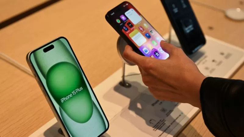 Por qué se sobrecalienta el nuevo iPhone 15