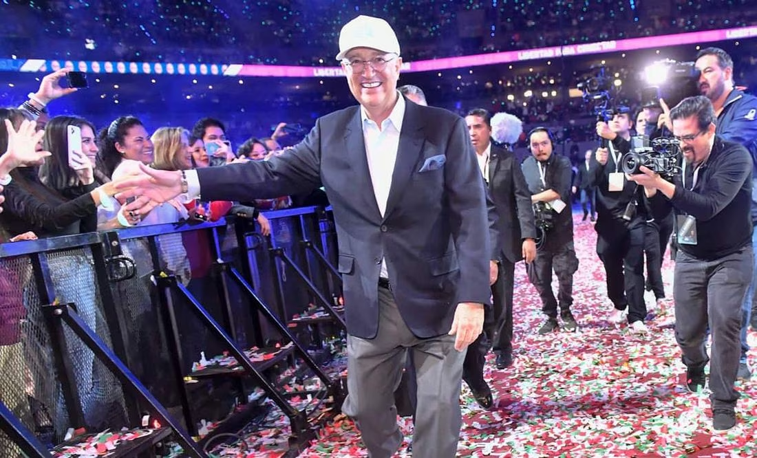 Salinas Pliego presume «lleno total» en la Arena CDMX por su fiesta de cumpleaños