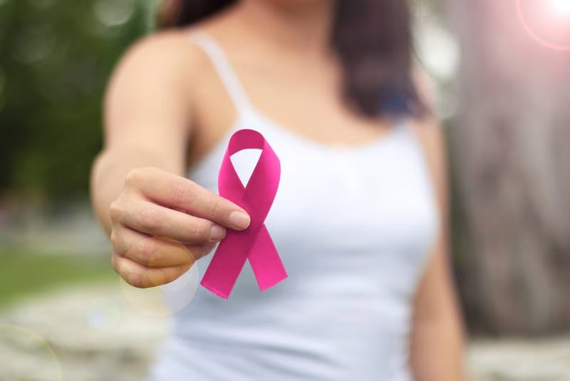Día contra el cáncer de mama: ¿A qué edad se puede desarrollar y cuáles son los síntomas?