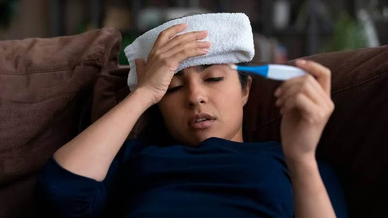 Vacunación vs. COVID-19 e influenza: ¿Por qué te puede dar fiebre?
