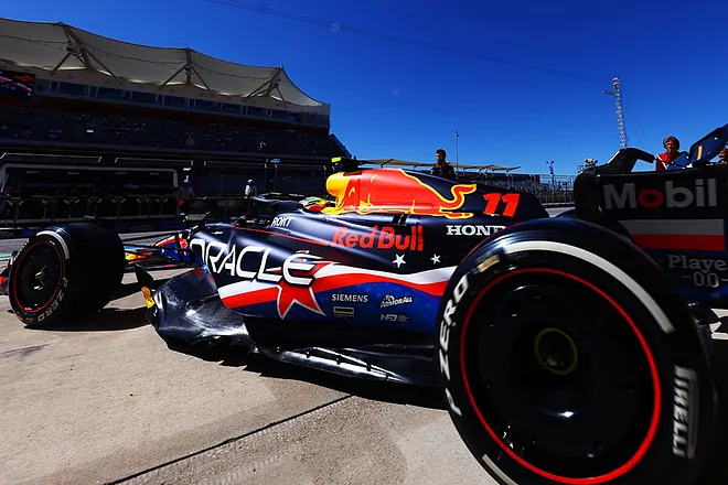 Checo Pérez deja buenas sensaciones ante un Verstappen dominante en la Práctica 1 de EEUU