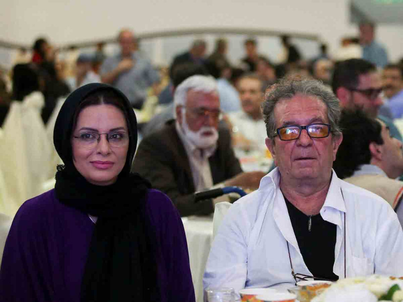 Jardinero apuñaló al cineasta iraní Dariush Mehrjui; le debía 600 dólares