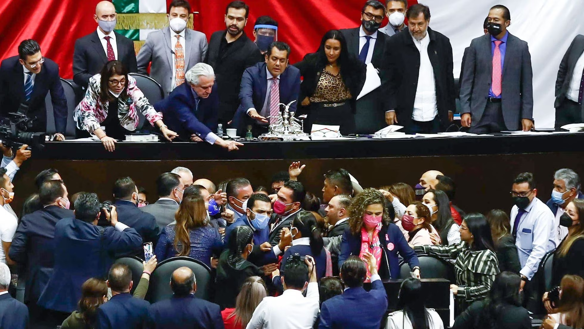 Legisladores despiertan pleito por el Fonden