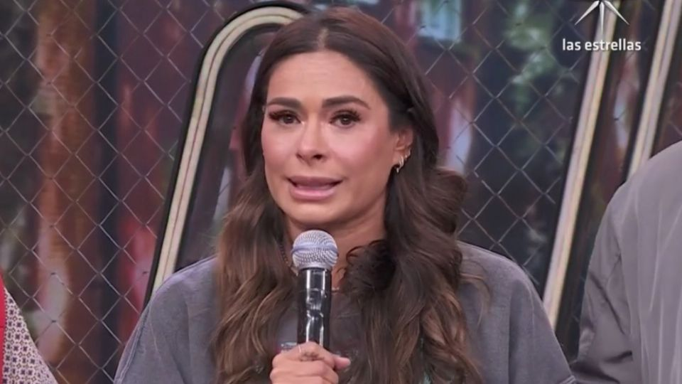 Entre lágrimas, Galilea Montijo da noticias sobre su familia en Acapulco y revela que abandonará el programa