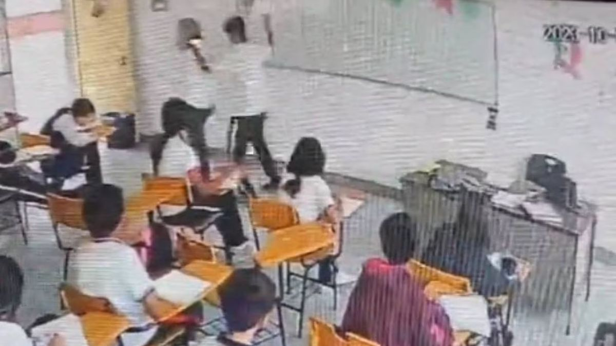 Un alumno de secundaria agrede por la espalda a su profesora en Coahuila