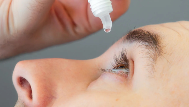 La FDA advierte que 26 productos de colirios, incluidos los de grandes marcas, podrían provocar infecciones oculares y pérdida de la visión
