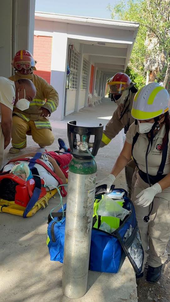 Realizan simulacro se incendio en secundaria