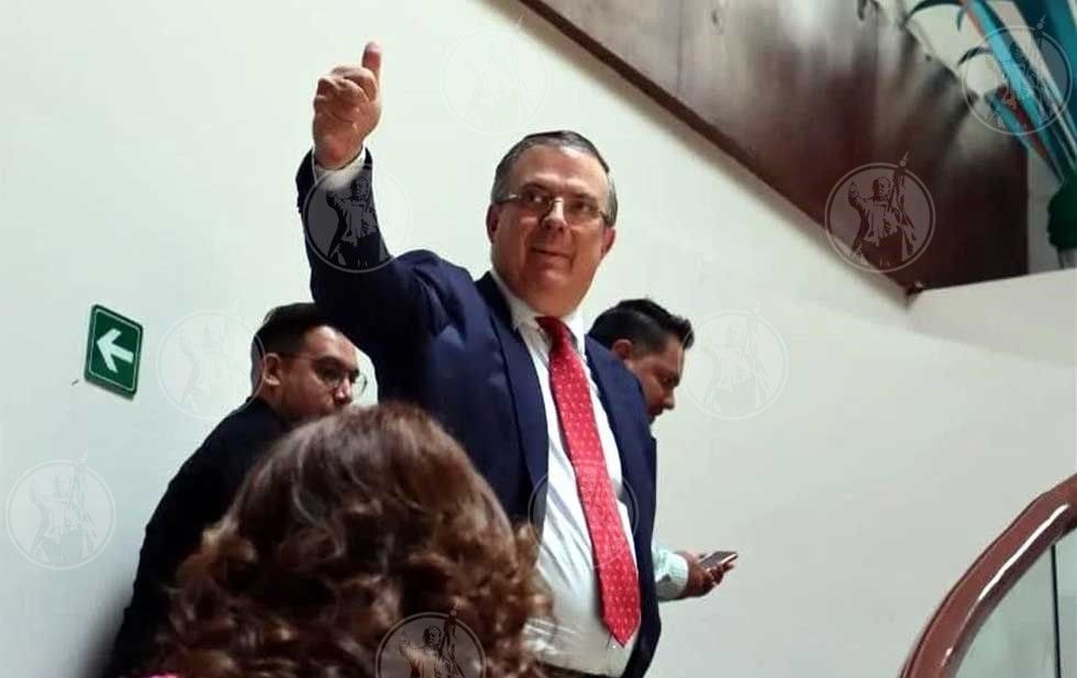 Descarta Ebrard contender por MC