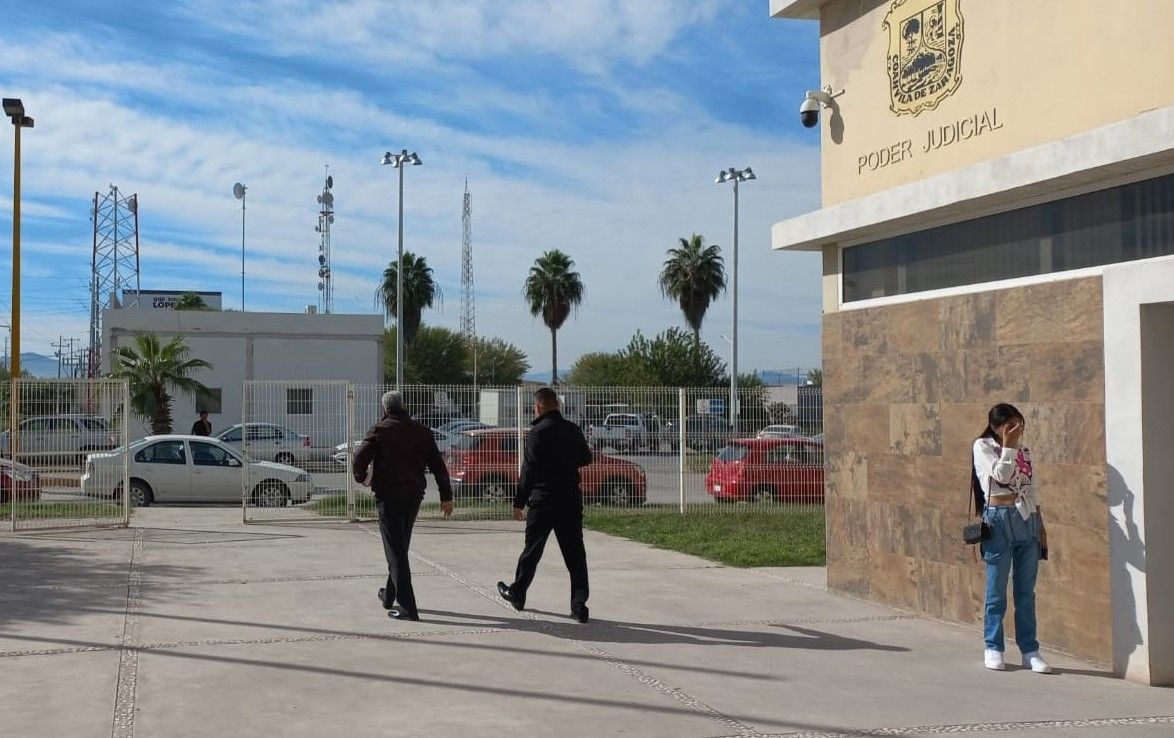 Prohíben a profe acosador dar clases en preparatoria
