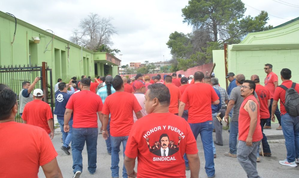 Niegan a napistas acceso al concurso mercantil AH