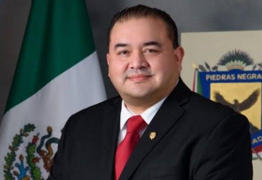 Se ampara Leocadio Jr. tras detención del padre