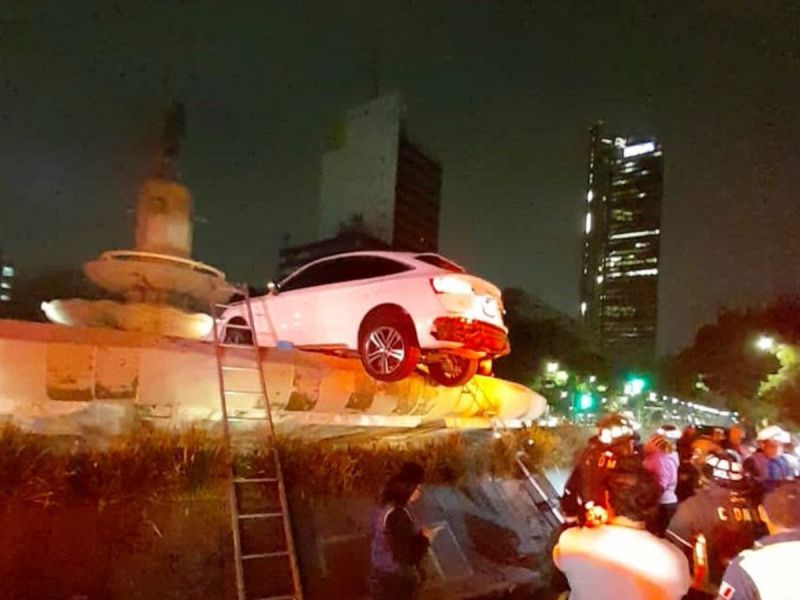 Impacta camioneta contra la Diana Cazadora
