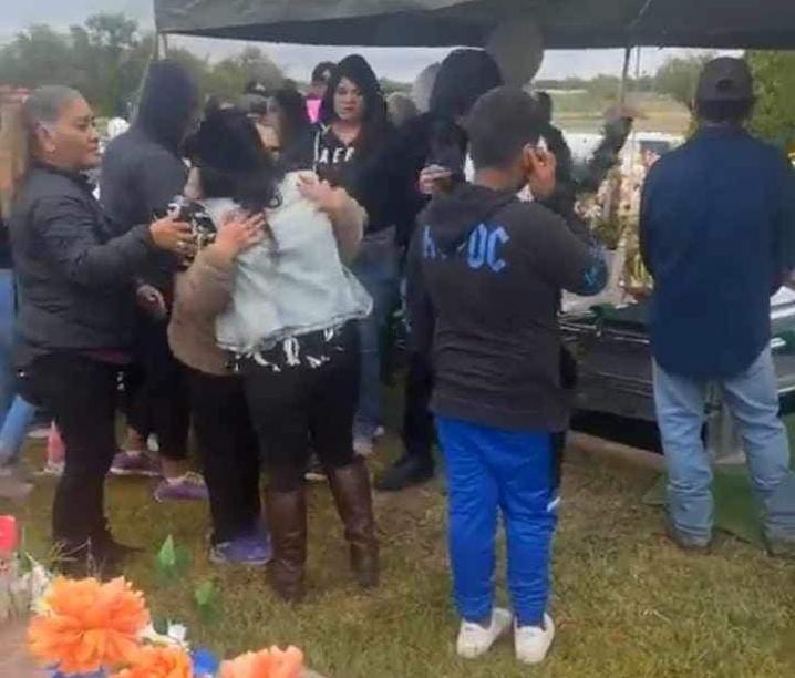 DESDE LA FUNERARIA HASTA EL PANTEÓN, LA MÚSICA NO CESÓ
