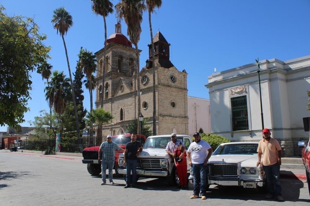 Llegan a Ciénegas los autos clásicos