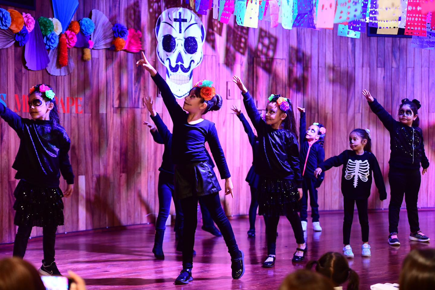 Celebra centro  Mini Pape su Festival Día de Muertos