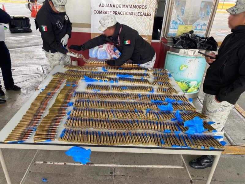 En la aduana de Matamoros cae gringo con un arsenal de balas
