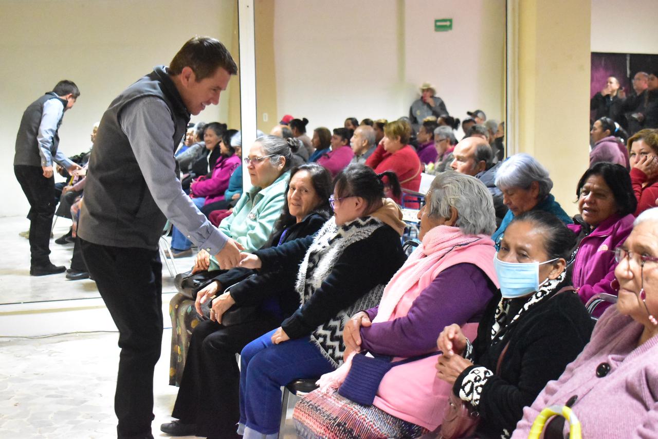 ENTREGA HUGO LOZANO APOYO ALIMENTARIO CON DIF COAHUILA