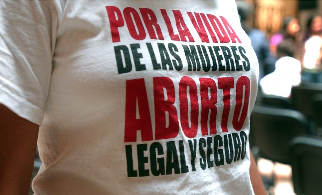 Impulsan despenalización del aborto antes de las 12 semanas