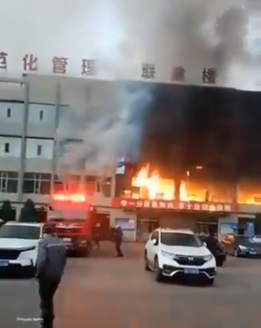 Incendio en edificio en China deja 26 muertos