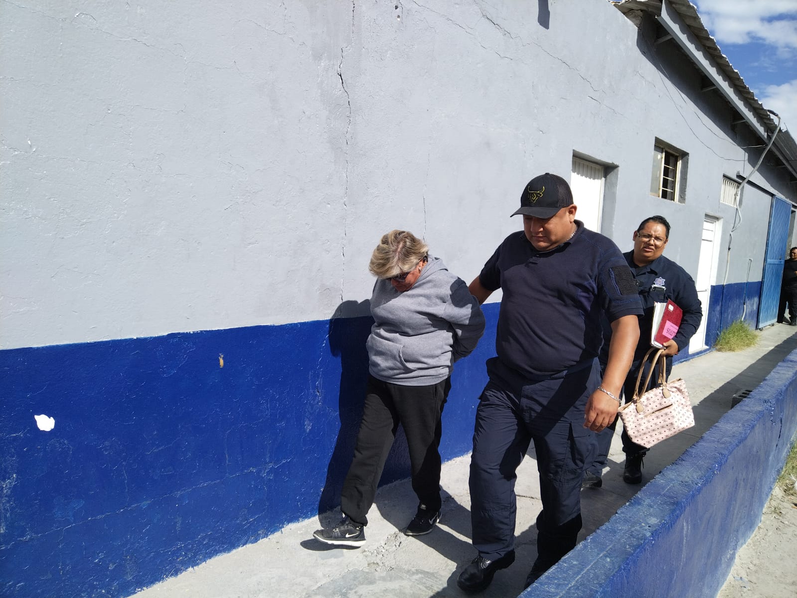 Sorprenden a mujer robando lápiz labial