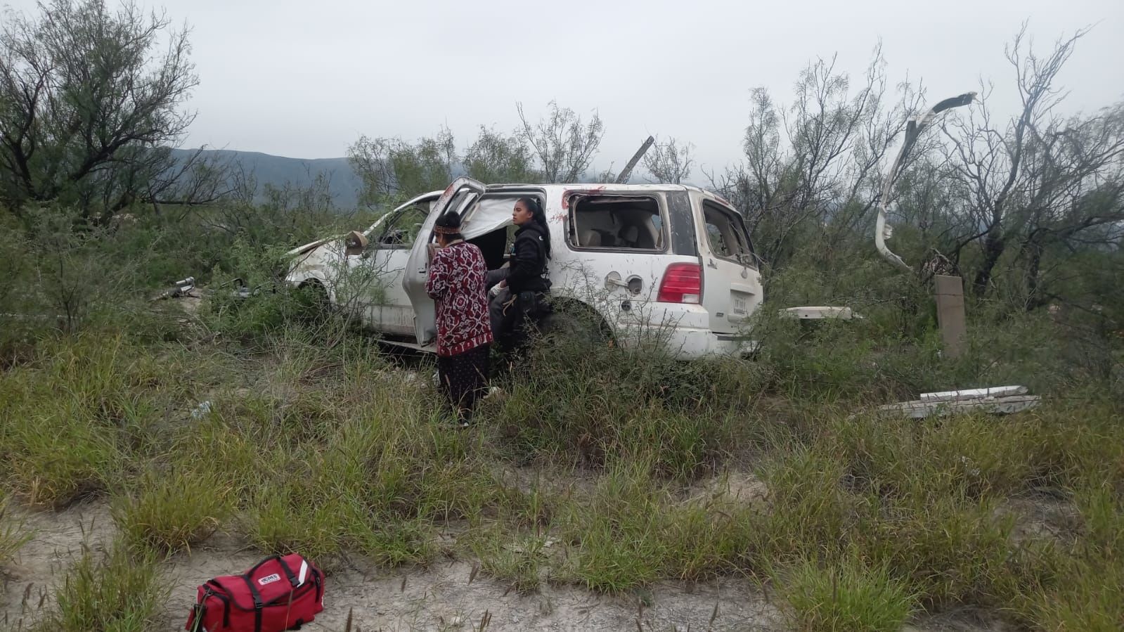 Fatal volcadura cobra dos vidas