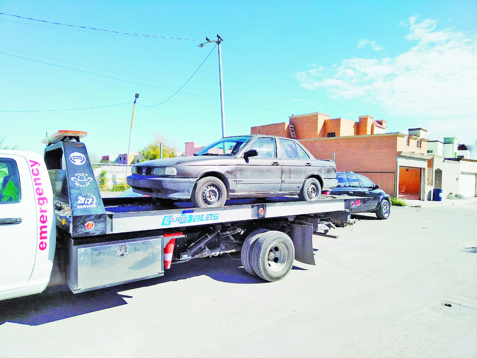 Le roban vehículo sus propios vecinos