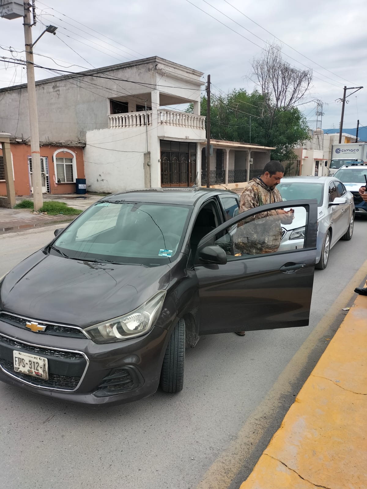 A exceso de velocidad cafre impacta un auto