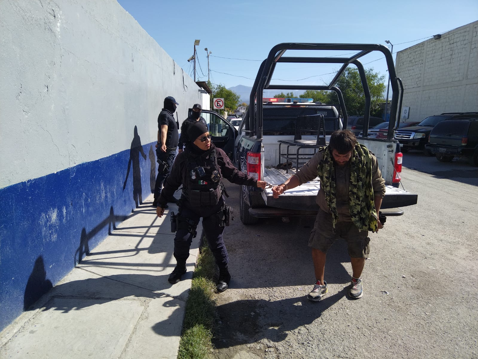 Apedreaba a peatones conflictivo jovenzuelo