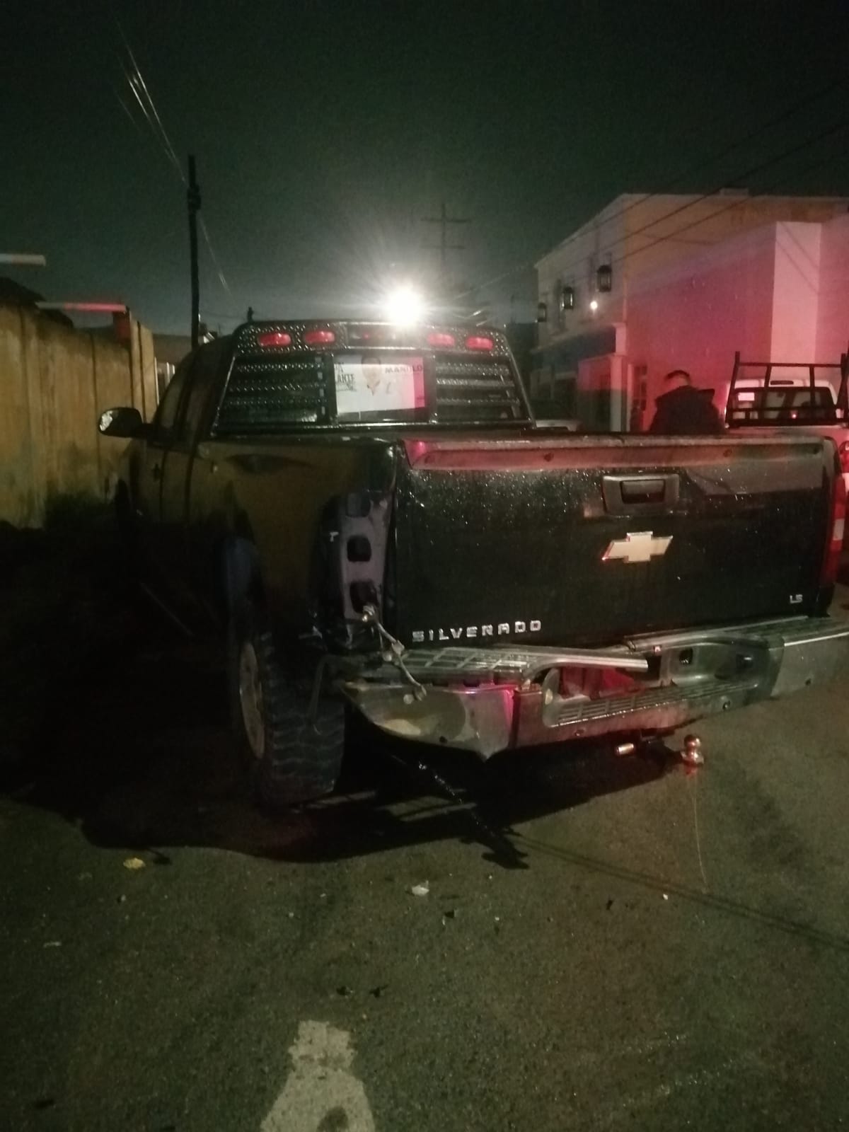 Dañan sus autos en fuerte accidente