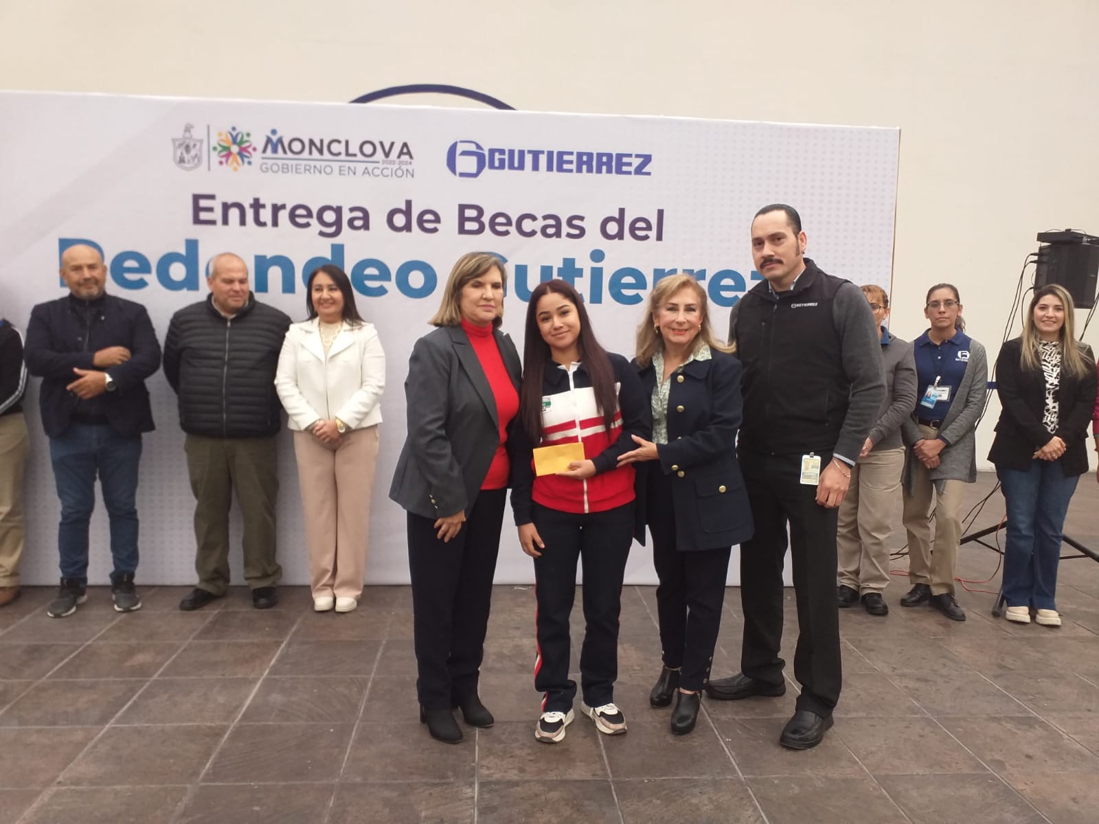 Monclova y los Súper Gutiérrez becan a 800 jóvenes