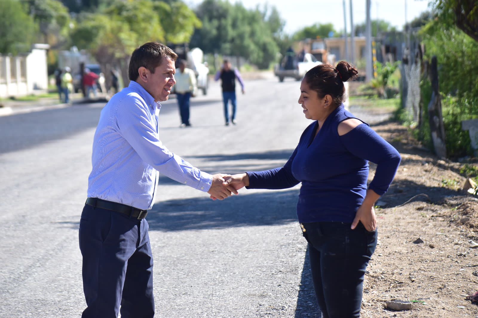 HUGO LOZANO SUPERVISA TRABAJOS DE PAVIMENTO